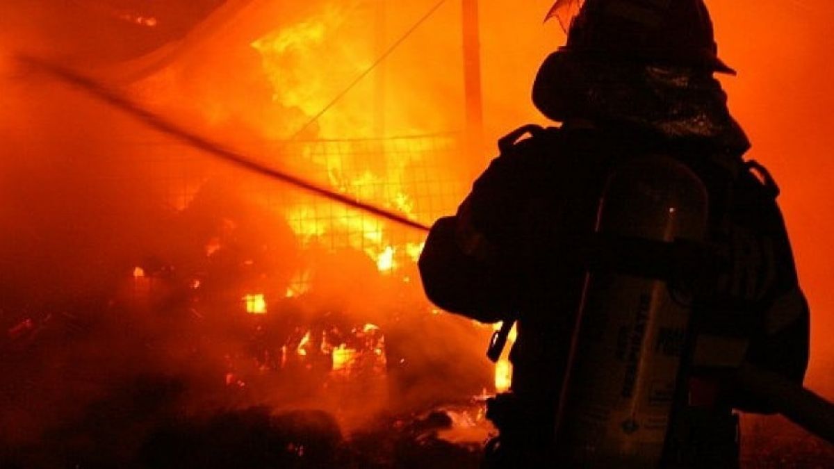 Incendiu în localitatea ieșeană Valea Adâncă. O casă a fost acaparată de flăcări – Exclusiv