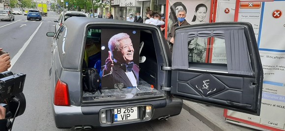 Ce scrie pe crucea actorului Ion Dichiseanu