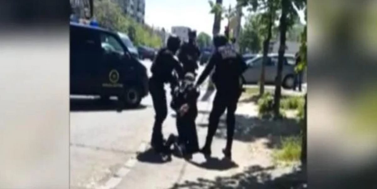 Luare de ostatici, în București. Călătorii dintr-un mijloc de transport public au fost amenințați cu un iatagan
