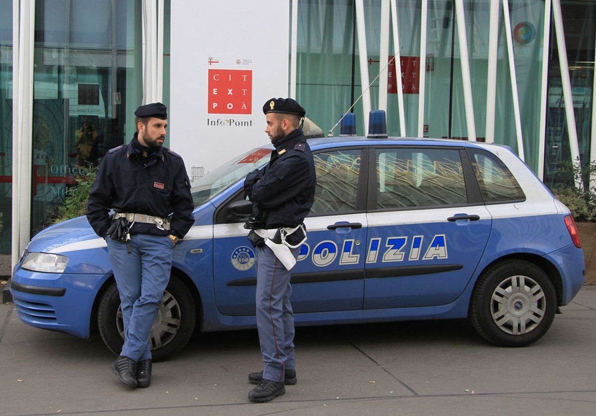 Doi poliţişti italieni, bătuţi de o româncă. Militarii au intervenit pentru a îşi salva colegii