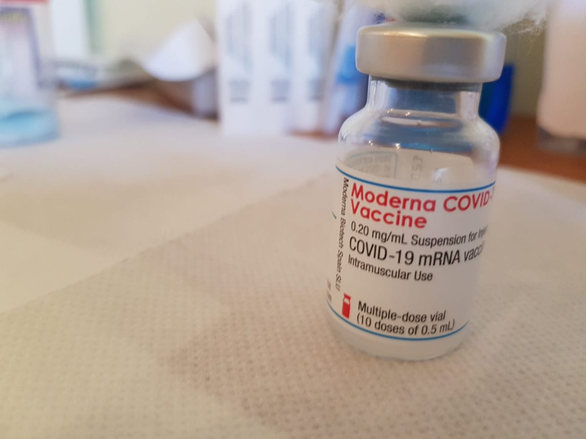 Vaccinul Moderna, extrem de eficient la adolescenții între 12 și 17 ani