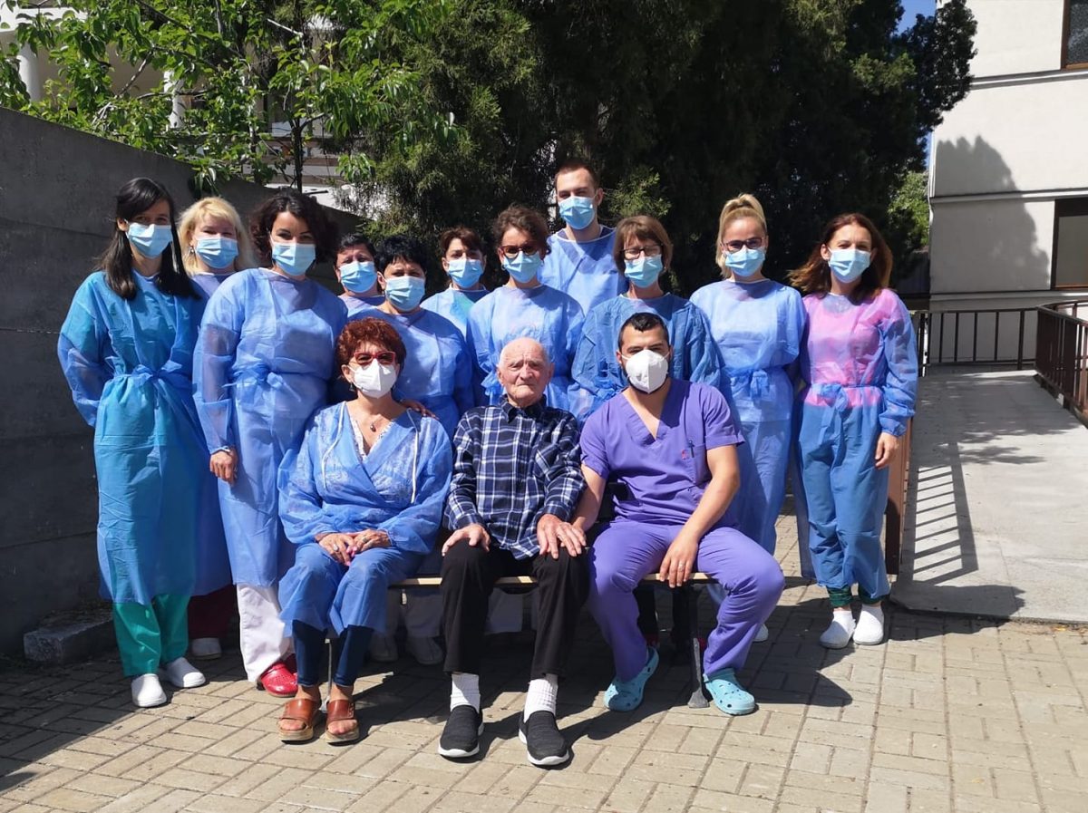 Un veteran de război, în vârstă de 99 de ani, s-a vindecat de COVID-19: „Trăiesc minunea de a mă întoarce sănătos acasă”