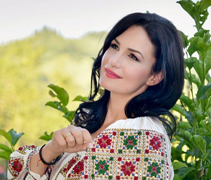 Date mai puțin știute despre cântăreața de muzică populară Viorica Macovei: Biografie, vârstă, soț, copil