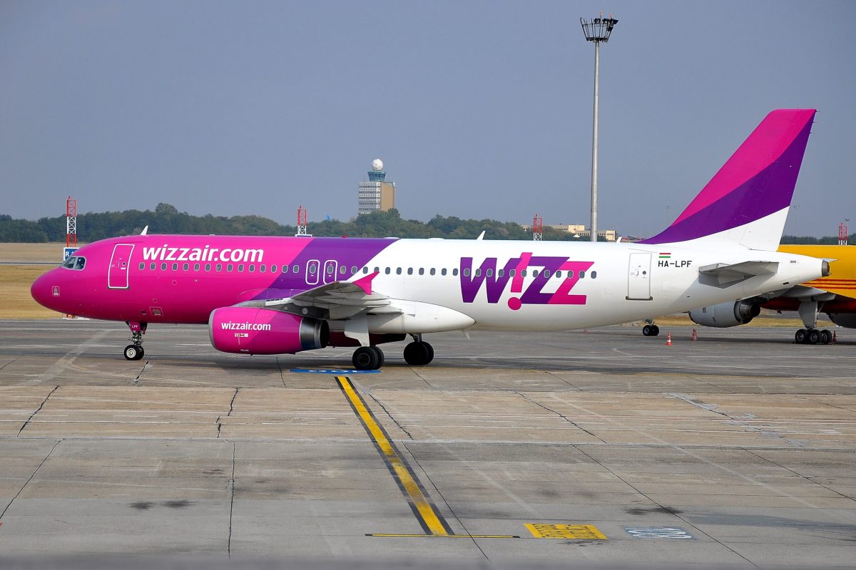 Probleme la cursa Wizz Air Londra-Iași. Aterizare ratată pe pista aerogării. Cursa a fost redirecționată la Bacău
