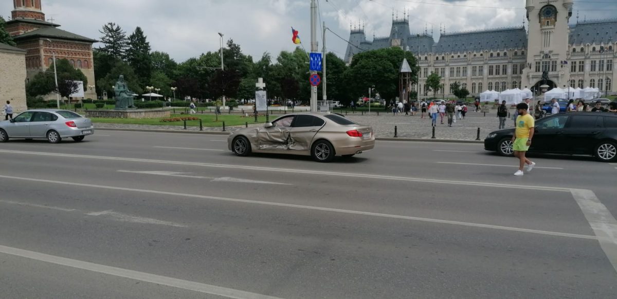 Accident rutier pe strada Anastasie Panu din Iași. Au fost implicate două mașini – EXCLUSIV FOTO