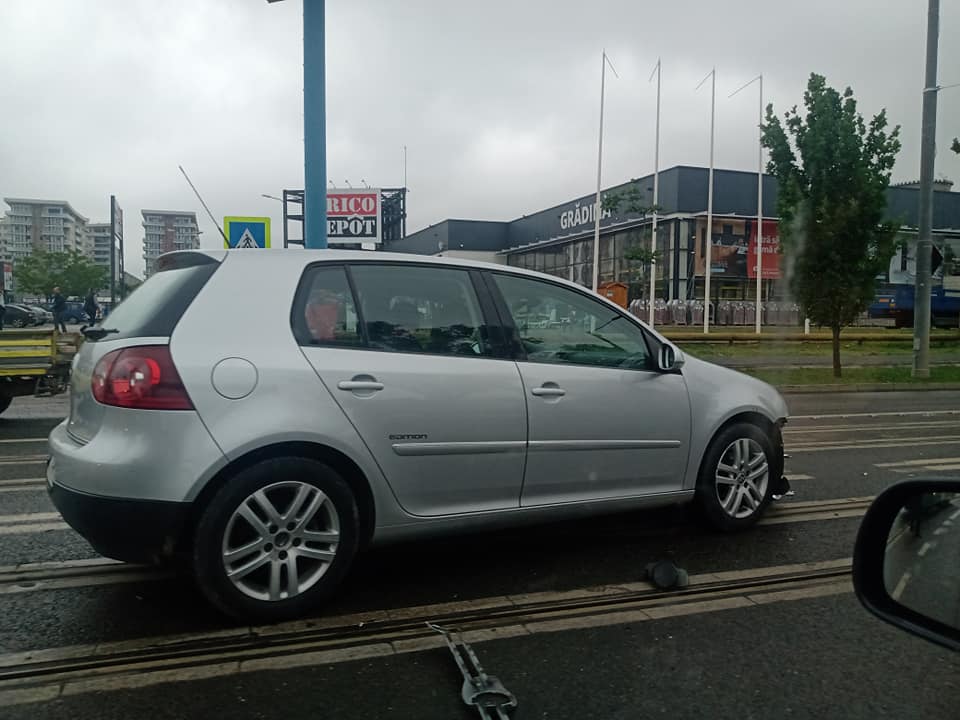 Accident rutier în Tudor Vladimirescu din Iași! Circulaţia se desfăşoară cu dificultate – FOTO