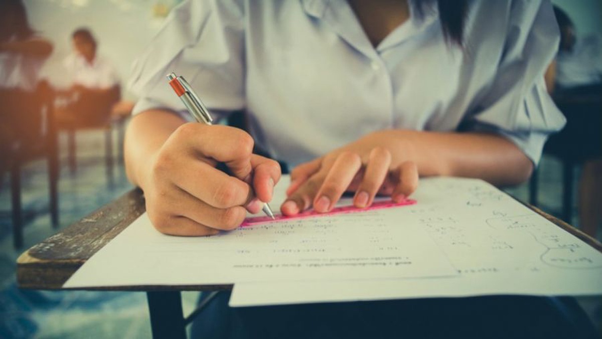 Probă de foc, astăzi, la examenul de Bacalaureat 2021! Peste 5.300 de liceeni ieșeni susțin testarea scrisă la Matematică sau Istorie!
