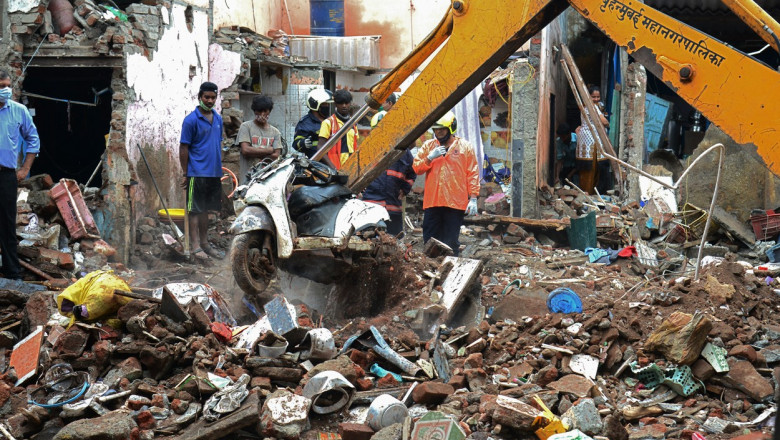 Tragedie în India! 11 persoane au murit după ce o clădire s-a prăbușit din cauza ploilor torențiale