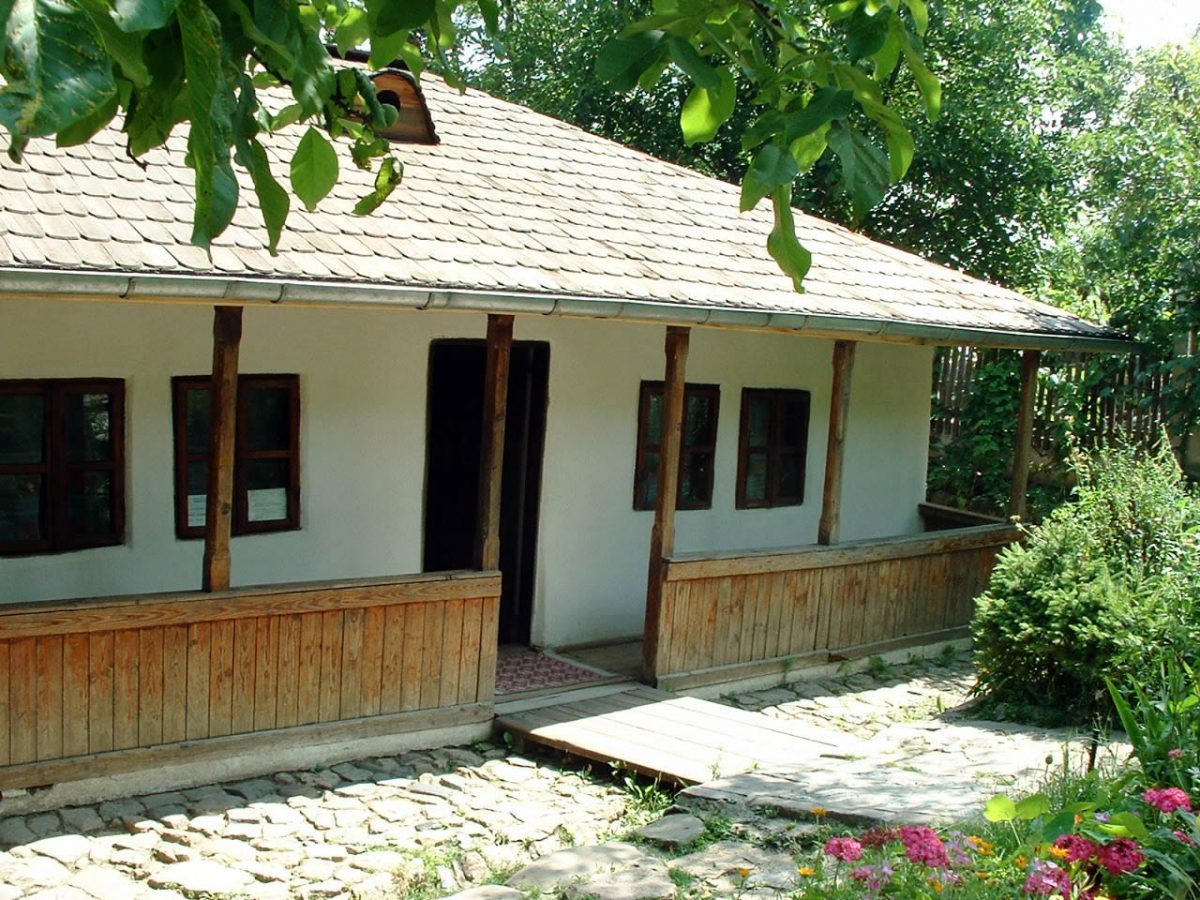 Spectacole în aer liber la Muzeul „Ion Creangă” Iași – Bojdeuca