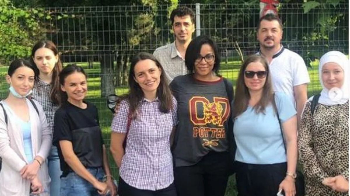 Vedeta care își dă bacalaureatul la 44 de ani
