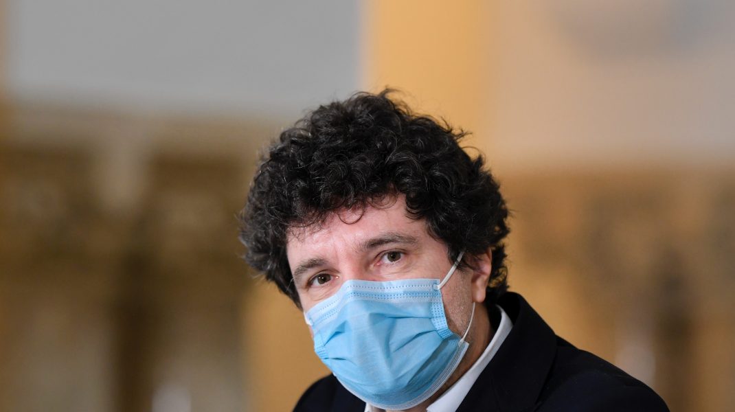 Peste 100.000 de bucureșteni au semnat pentru a-l demite pe primarul general al Capitalei, Nicușor Dan