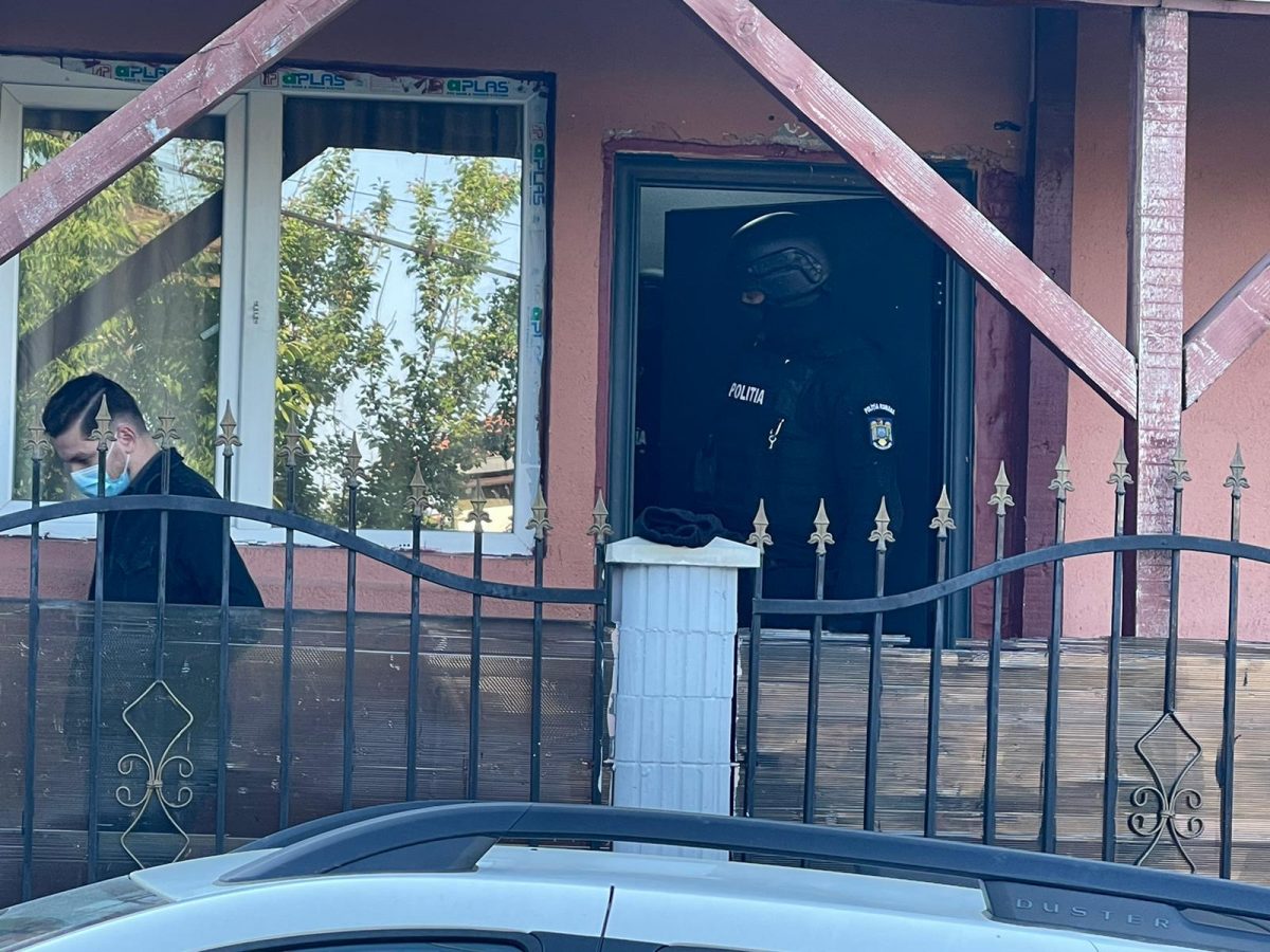 Percheziţii în municipiul Iași! Mascații au descins în mai multe locații! Erau coordonați din pușcărie în metoda accidentul – EXCLUSIV/FOTO,