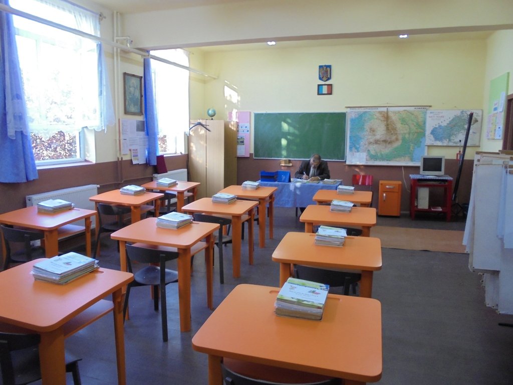 Fondul clasei ar putea fi interzis. Ce amenzi primesc cei care colectează banii