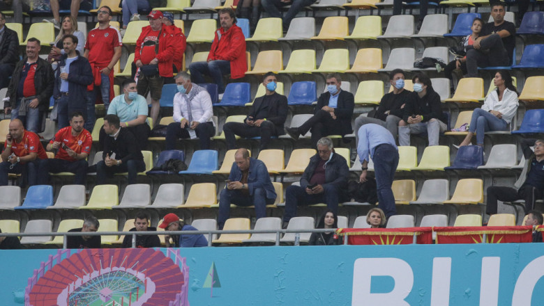 Gică Hagi, Gică Popescu și Dorinel Munteanu, trimiși la tribună a II-a pentru a le face loc unor politicieni, la EURO 2020