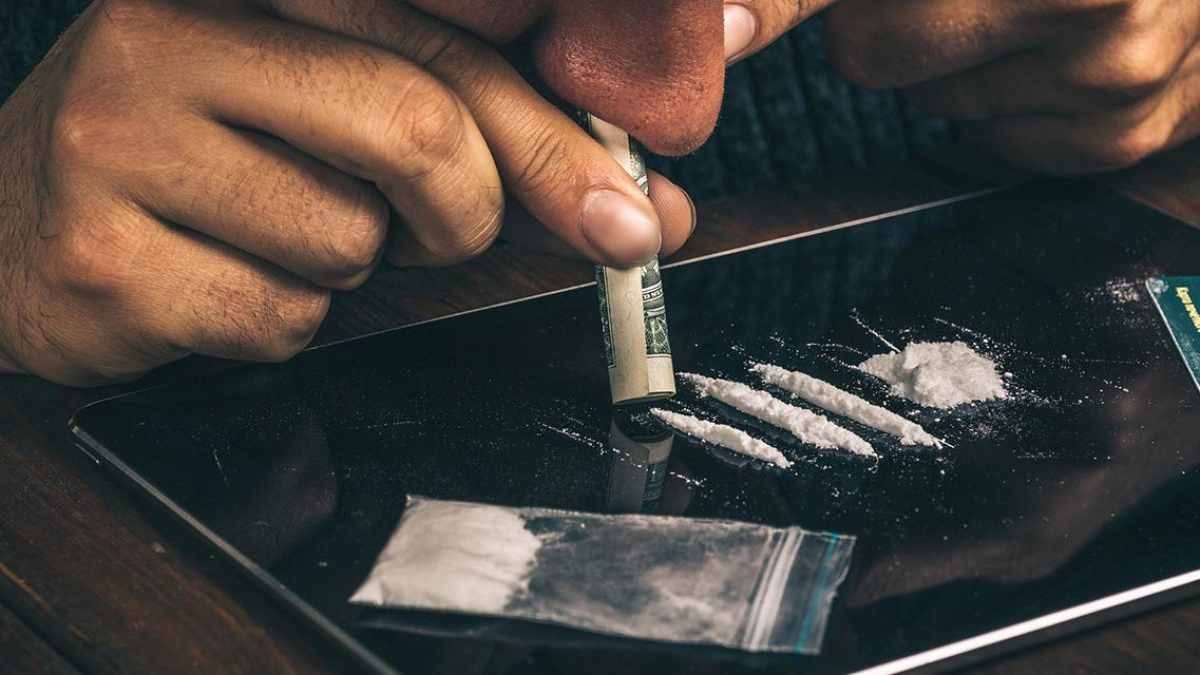 Cea mai tare petrecere din istorie, la Iași! Un polițist a cumpărat cocaină pentru o distracție pe cinste! Doi oameni de afaceri au vrut să dea lovitura cu peste un kilogram de droguri!