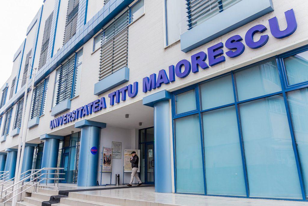 Percheziţii la Universitatea ” Titu Maiorescu” din București unde poliţiştii anchetează vânzarea ilegală a mai multor apartamente din căminele studenţeşti