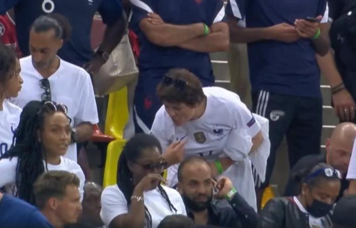 Mama unui fotbalist din naționala Franței s-a certat cu toate rudele jucatorilor în tribuna de pe Național Arena – FOTO, VIDEO