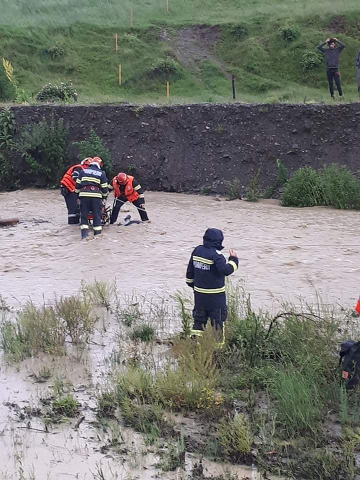 O viitură a curmat viața unui bărbat din Neamț. Din păcate medicii nu au mai putut face nimic pentru acesta
