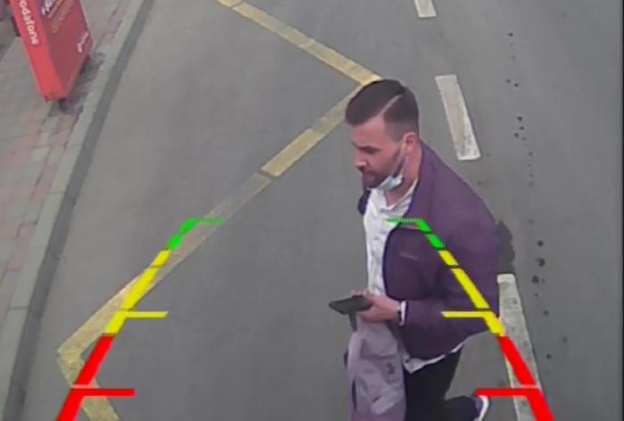 ÎL RECUNOAŞTEŢI? Politistii ieșeni caută un tânăr a cărui identificare va ajuta la instrumentarea unei cauze penale