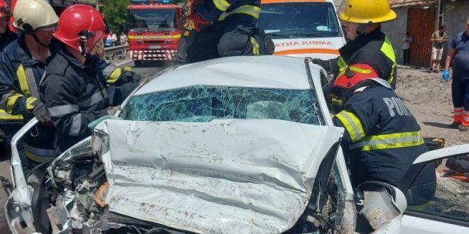 Grav accident pe DN2. Doi tineri, soț și soție, au murit
