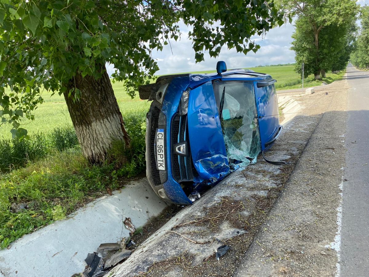 Un autoturism s-a răsturnat într-o localitate din Iași – EXCLUSIV, FOTO, UPDATE