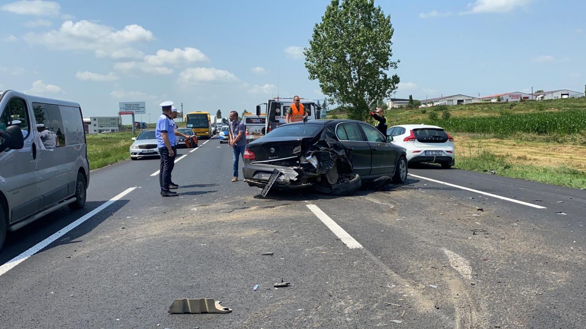 Accident violent pe drumul european! Trei autoturisme s-au făcut zob şi mai multe persoane au fost rănite (Exclusiv) – LIVE VIDEO, FOTO, UPDATE