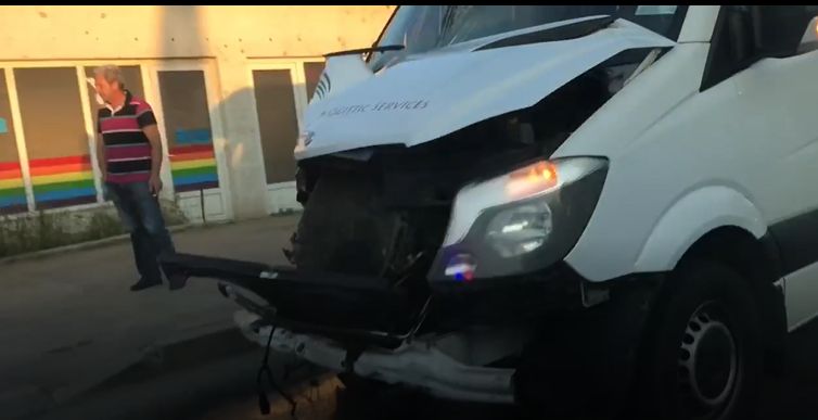 Accident rutier în zona Bucium din Iași! A fost implicat un microbuz – EXCLUSIV FOTO, VIDEO
