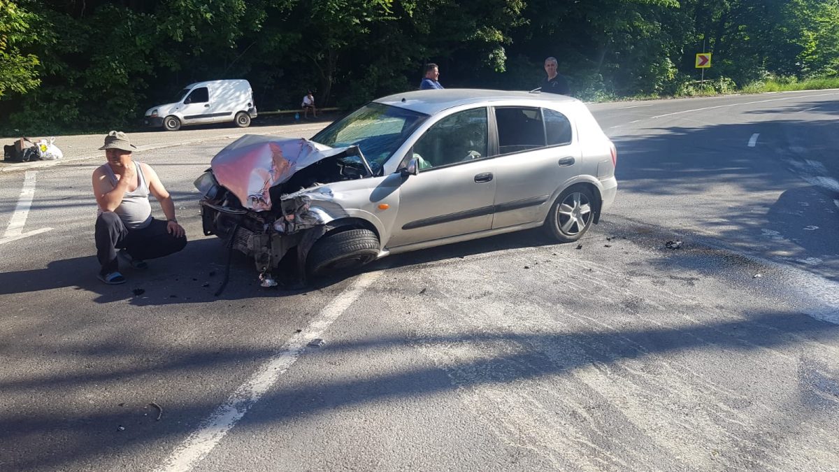 Accident rutier grav în Bucium. O maşină a fost serios avariată după ce a intrat într-o betonieră – EXCLUSIV, GALERIE FOTO