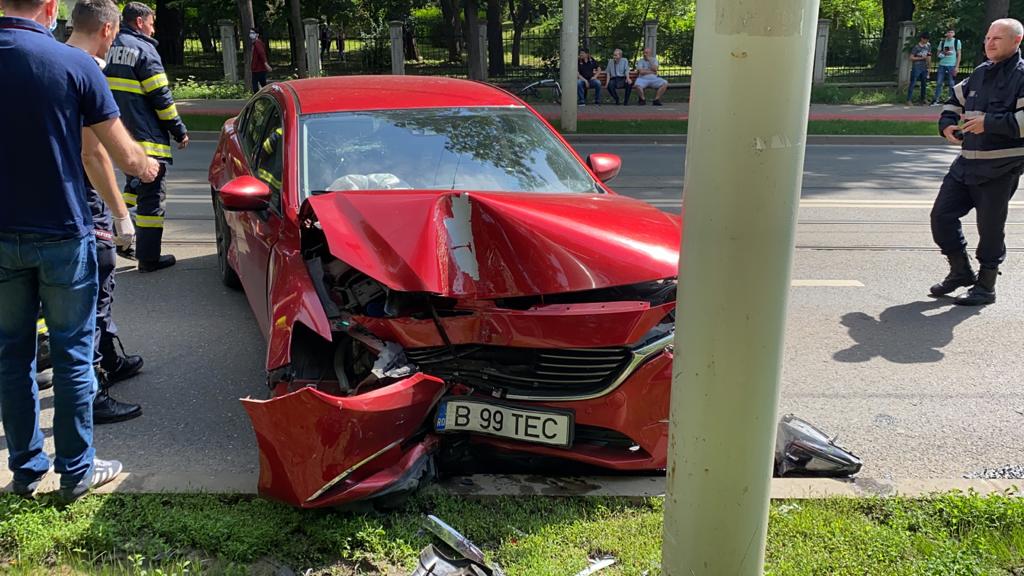 Accident rutier în Copou. Două maşini au fost serios avariate – EXCLUSIV, FOTO, VIDEO