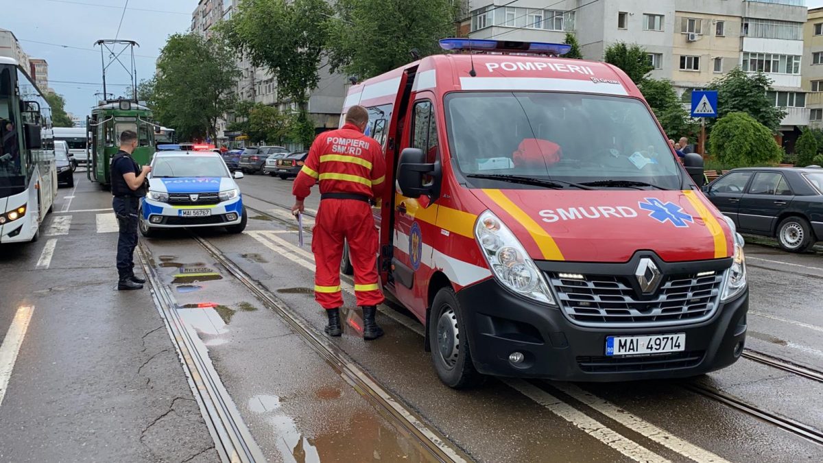 Accident rutier în cartierul Dacia. O adolescentă a fost lovită de un autobuz – EXCLUSIV, FOTO