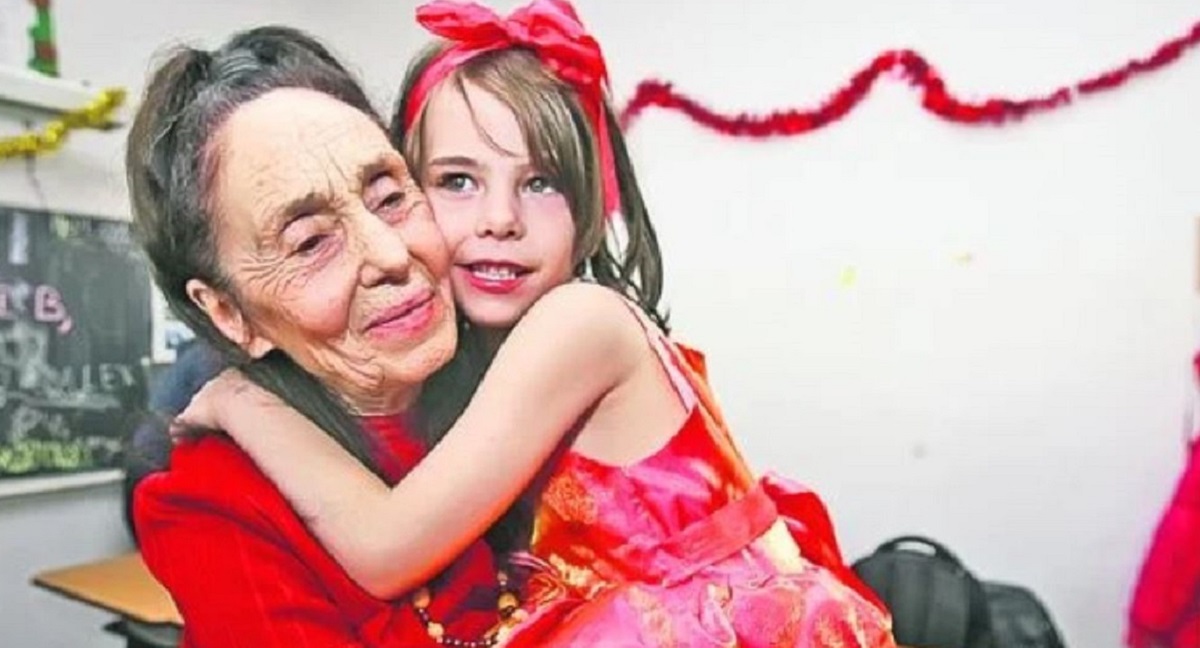 Eliza îi calcă pe urme Adrianei Iliescu. Cum o ajută pe mama sa