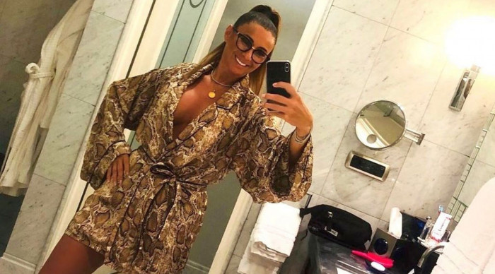 Anamaria Prodan s-a “refugiat” în Grecia după ce Reghecampf a anunțat divorțul