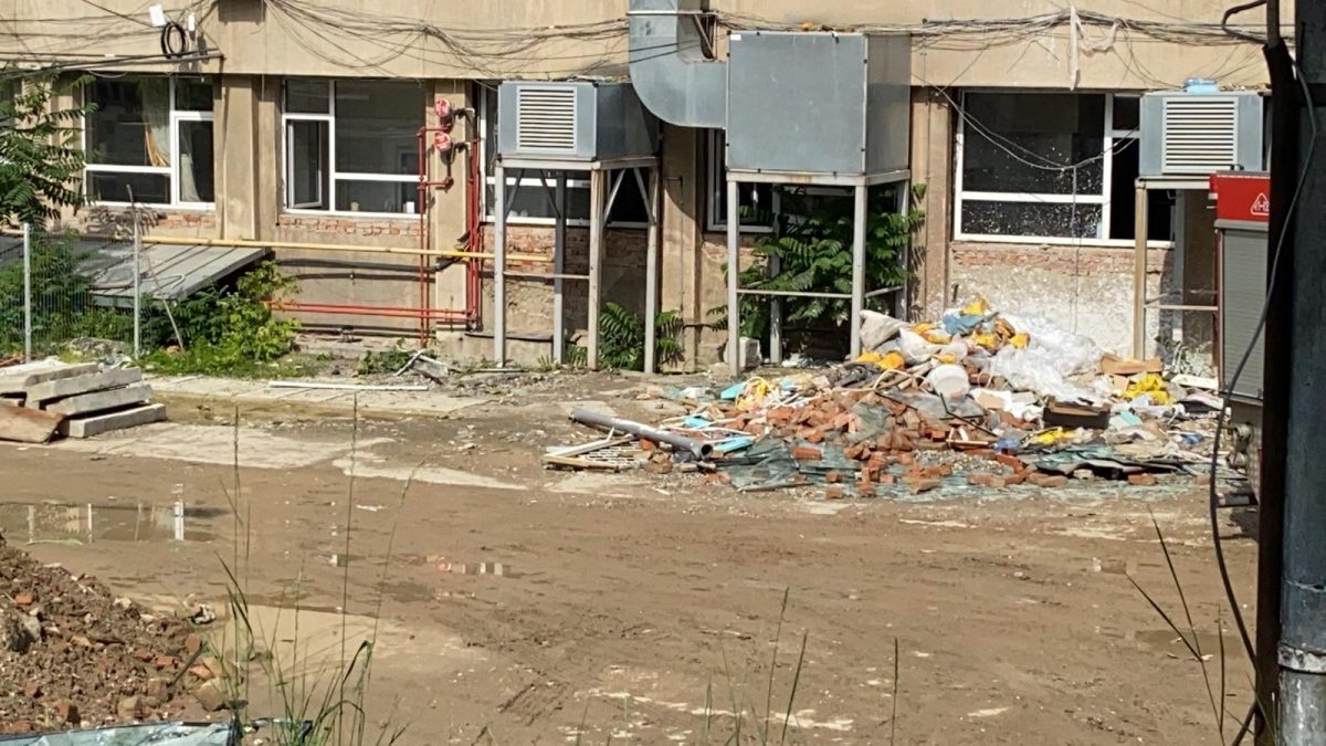 Ancheta este în desfășurare la Spitalul Sf. Maria din Iaşi, după izbucnirea incendiului. La faţa locului se află reprezentații ISU, poliţişti criminaliști și polițiști – FOTO, VIDEO