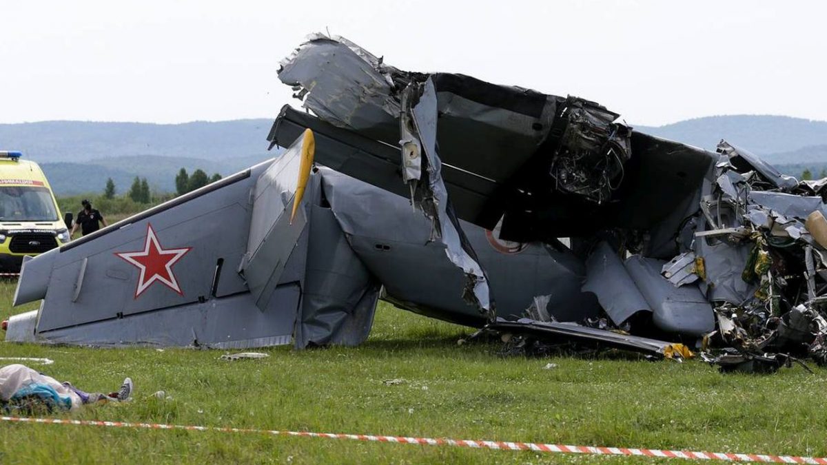 Tragedie aviatică în Rusia! Nouă pasageri au murit, iar alți 17 sunt răniți după prăbușirea unui avion