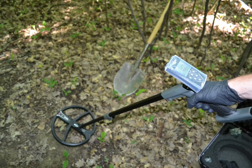 Un bărbat din Suceava ce se afla la cules de ciuperci a găsit sute de proiectile