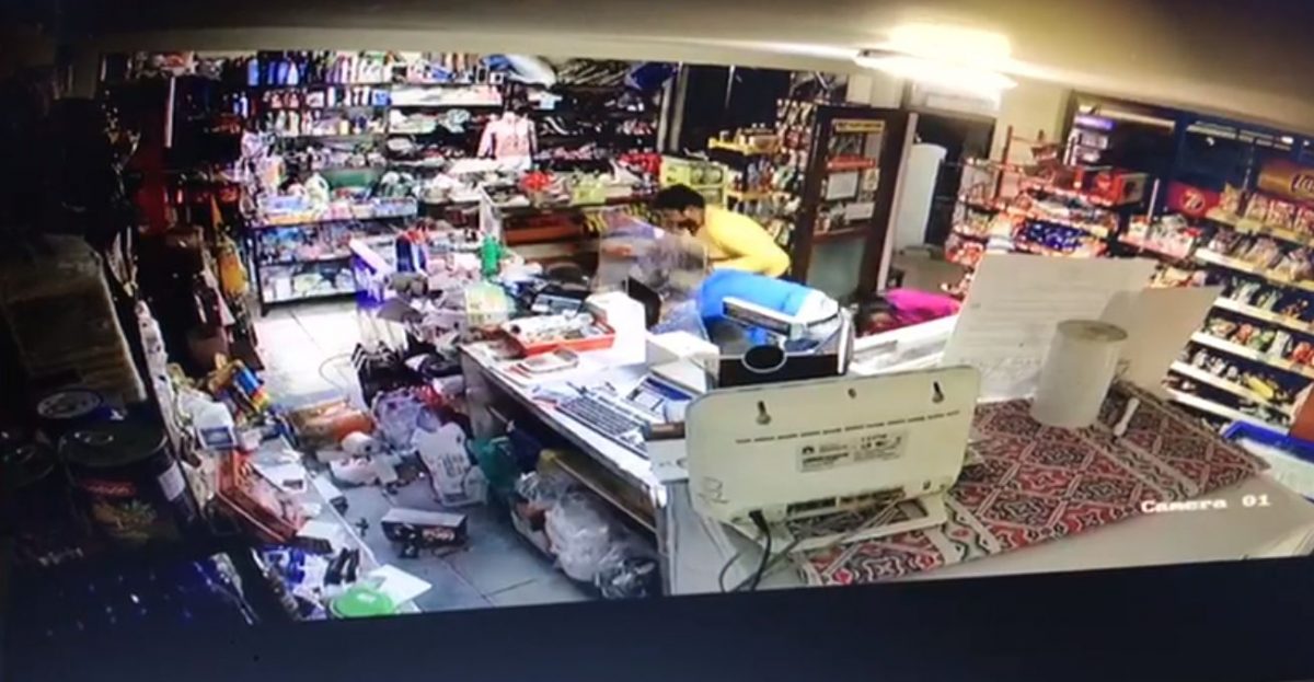 Un bărbat de 63 de ani din judeţul Vrancea a fost bătut cu sălbăticie în propriul magazin – FOTO