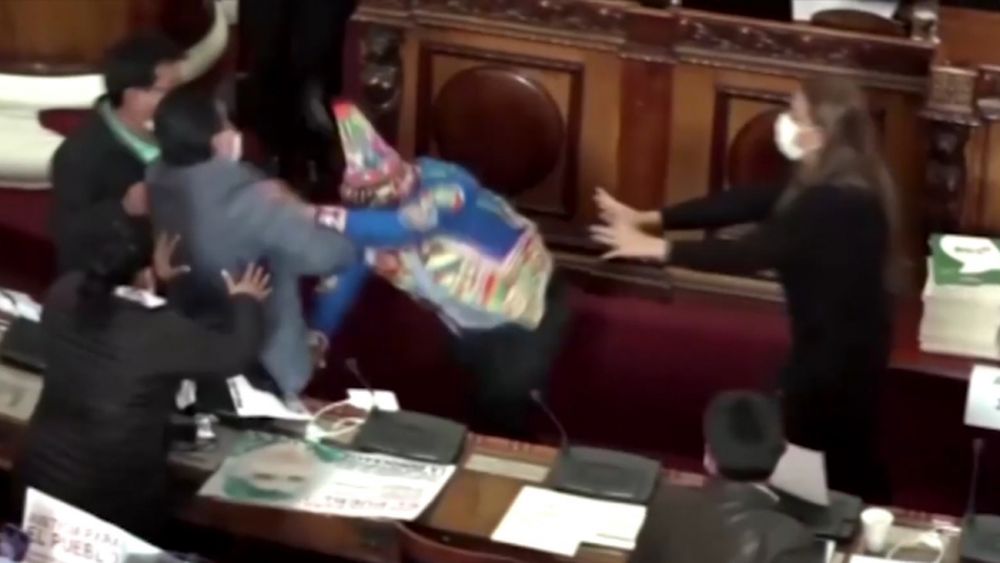 Bătaie generală în Parlamentul Boliviei. De la ce a pornit evenimentul violent – VIDEO