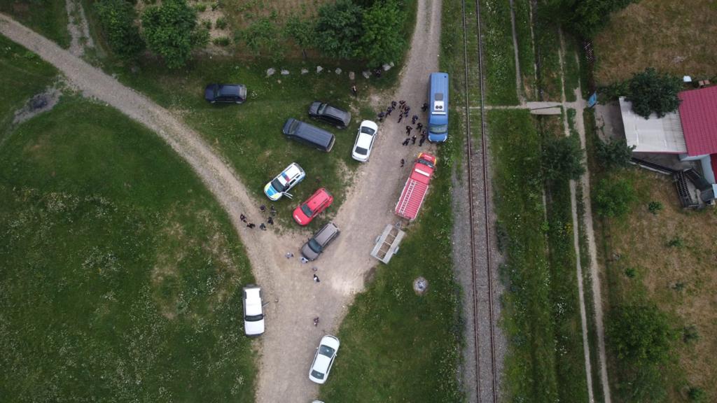 Iată momentul în care peste 70 de persoane au încercat să o găsească pe minora de 8 ani, dispărută de acasă. Operaţiunea s-a încheiat cu succes – FOTO, VIDEO