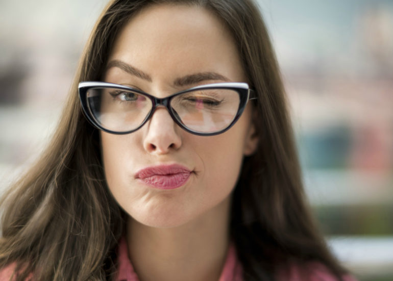 Девушка умная в очках строго смотрит. She not glasses. Очки удивление. She not glasses. Power в очках.