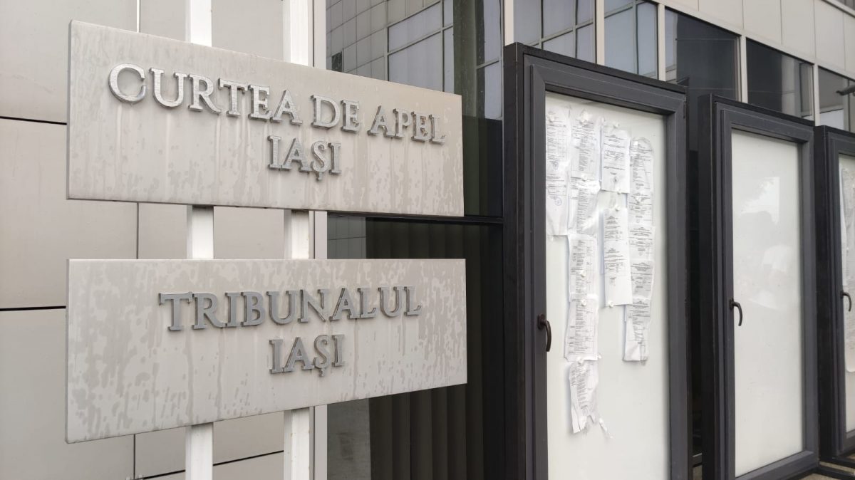 Curtea de Apel Iaşi a decis! Profesorii nu au dreptul să condiţioneze studenţii prin vaccin sau test