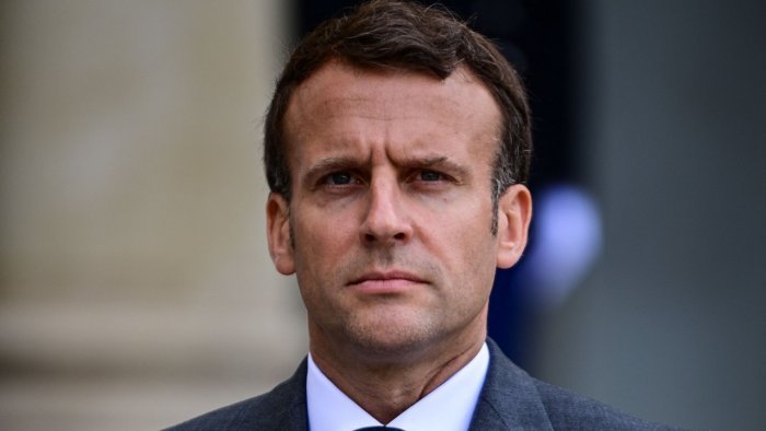 Emmanuel Macron, președintele Franței, a fost pălmuit în timpul unei vizite: „Indivizi ultraviolenţi” – VIDEO
