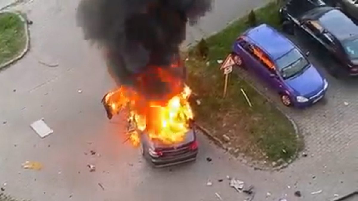 Un autoturism a explodat în Capitală. Medicii acordă îngrijiri medicale mai multor persoane