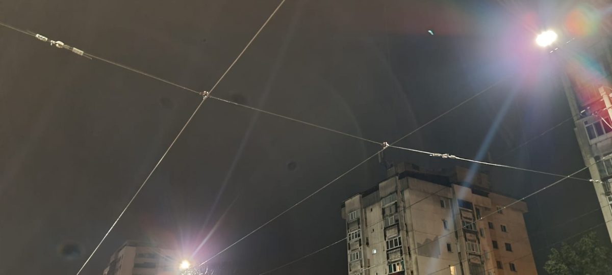 Un fulger a lovit o ancoră a rețelei electrice pentru tramvaie! Autoritățile au asigurat perimetrul – EXCLUSIV