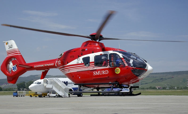 O bunică beată din Iași a aruncat cu o substanţă toxită pe proprii nepoţi! Copiii au fost intoxicaţi şi transportaţi de urgență la spital – EXCLUSIV