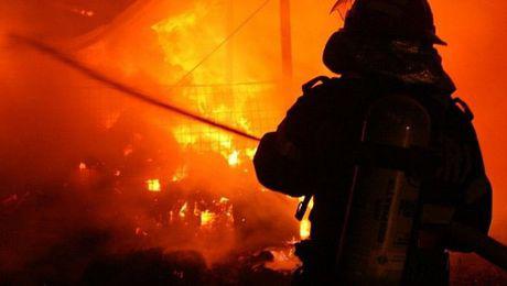 Incendiu la o casă din satul Pădureni, comuna Grajduri. Pompierii sunt în alertă – EXCLUSIV