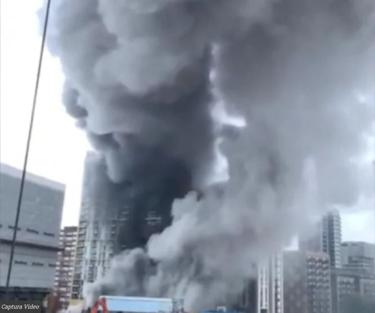 Incendiu în Londra. O explozie a avut loc lângă o stație de metrou – VIDEO