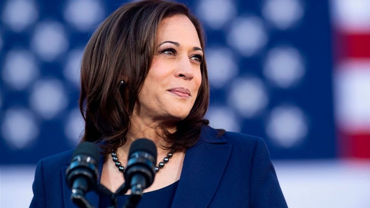 Aeronava în care se afla vicepreşedintele SUA, Kamala Harris, obligată să revină la sol din cauza unei defecţiuni