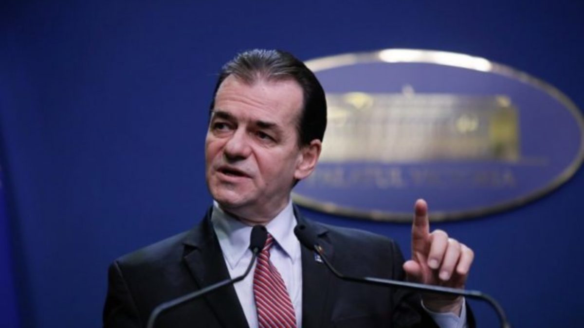 Ludovic Orban le-a recitat poezii copiilor veniți să viziteze Palatul Parlamentului, cu ocazia zilei de 1 iunie