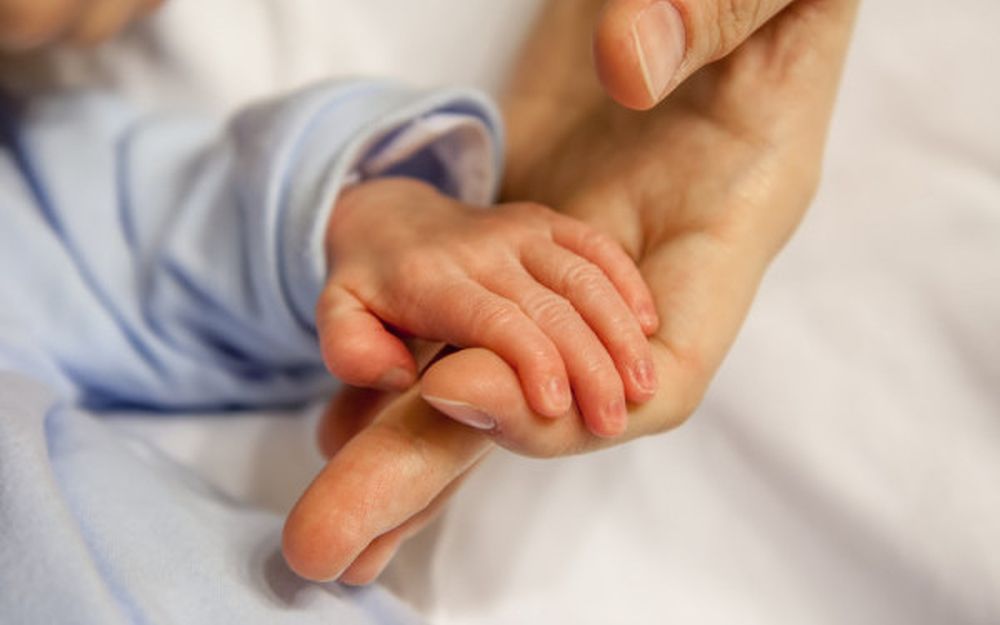 Cea mai tânără mamă din Marea Britanie. O fetiţă de 11 ani a născut