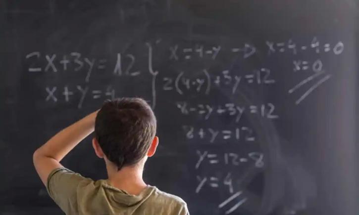 Oxford. Adolescenții care nu studiază matematică nu se dezvoltă cognitiv într-un mod adecvat